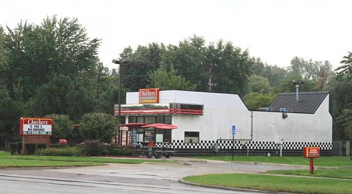 800px-Checkers_Drive-in_Restaurant_Taylor_Michigan.JPG