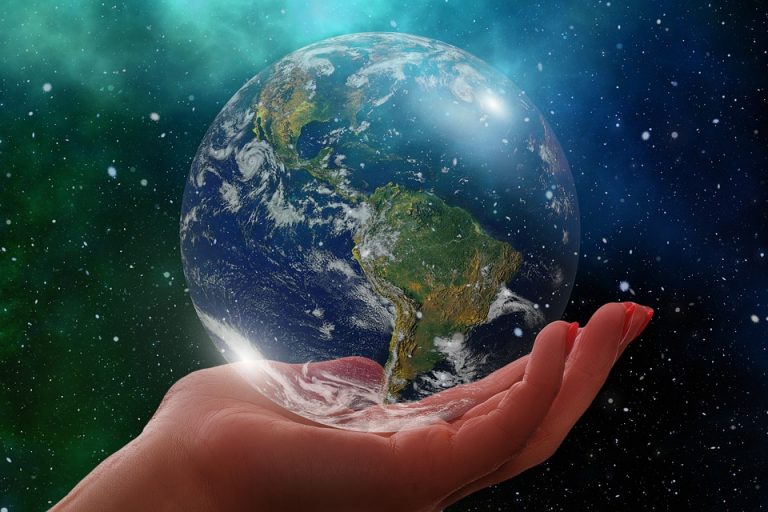 1566277612-globe-3984876_960_720
