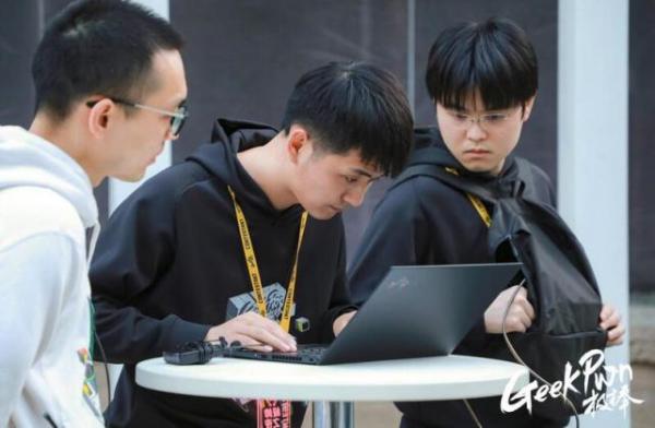 特斯拉3.5万美金重赏“到此一游”华裔黑客，这样的硬核团队中国也有……